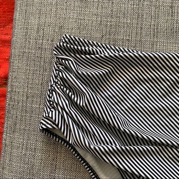 Striped black white ruched sides bikini bottom L - Picture 2 of 5